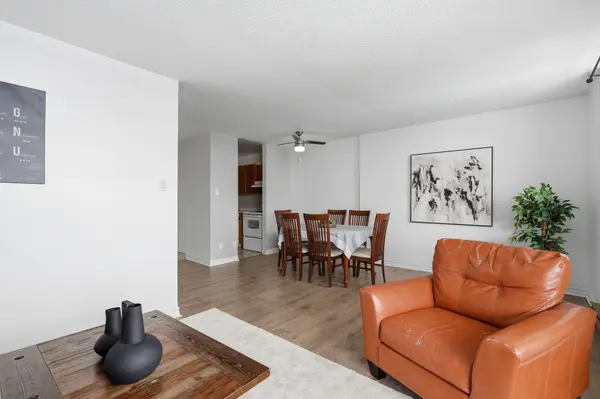 2000 Jasmine CRES #1110, Beacon Hill North - South And Area, ON K1J 8K4