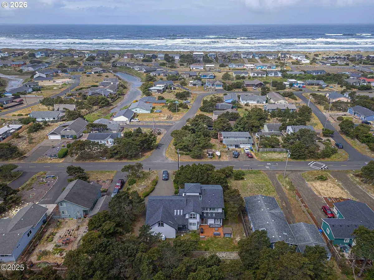 1201 NW BAYSHORE DR, Waldport, OR 97394