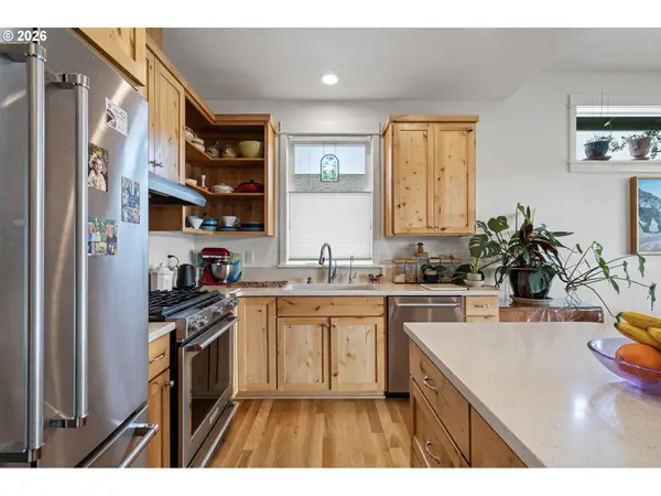 530 SUNRIDGE LN, Lowell, OR 97452