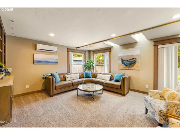 1201 NW BAYSHORE DR, Waldport, OR 97394