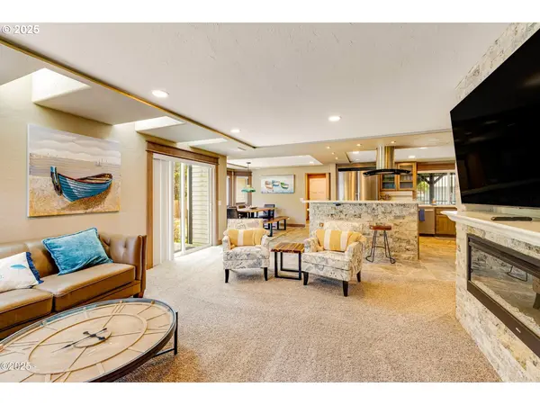 1201 NW BAYSHORE DR, Waldport, OR 97394