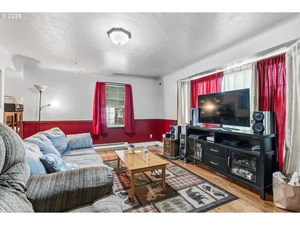 3943 OCEAN BEACH HWY, Longview, WA 98632