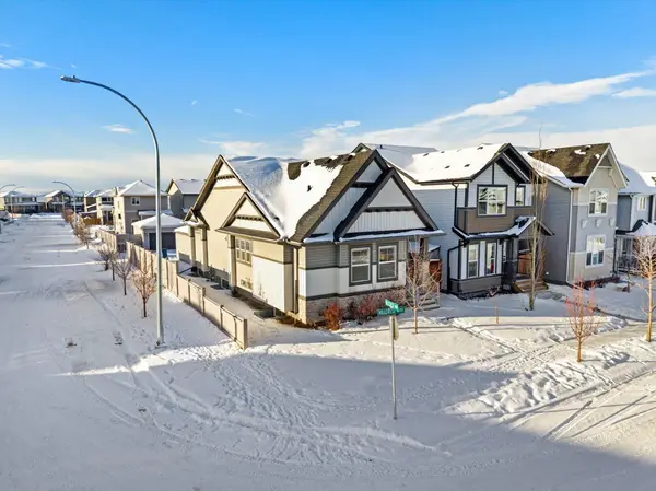 3 Hillcrest Close SW, Airdrie, AB T4B4T9