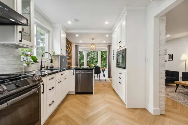 1430 Palmetto DR, Oshawa, ON L1K 1N2