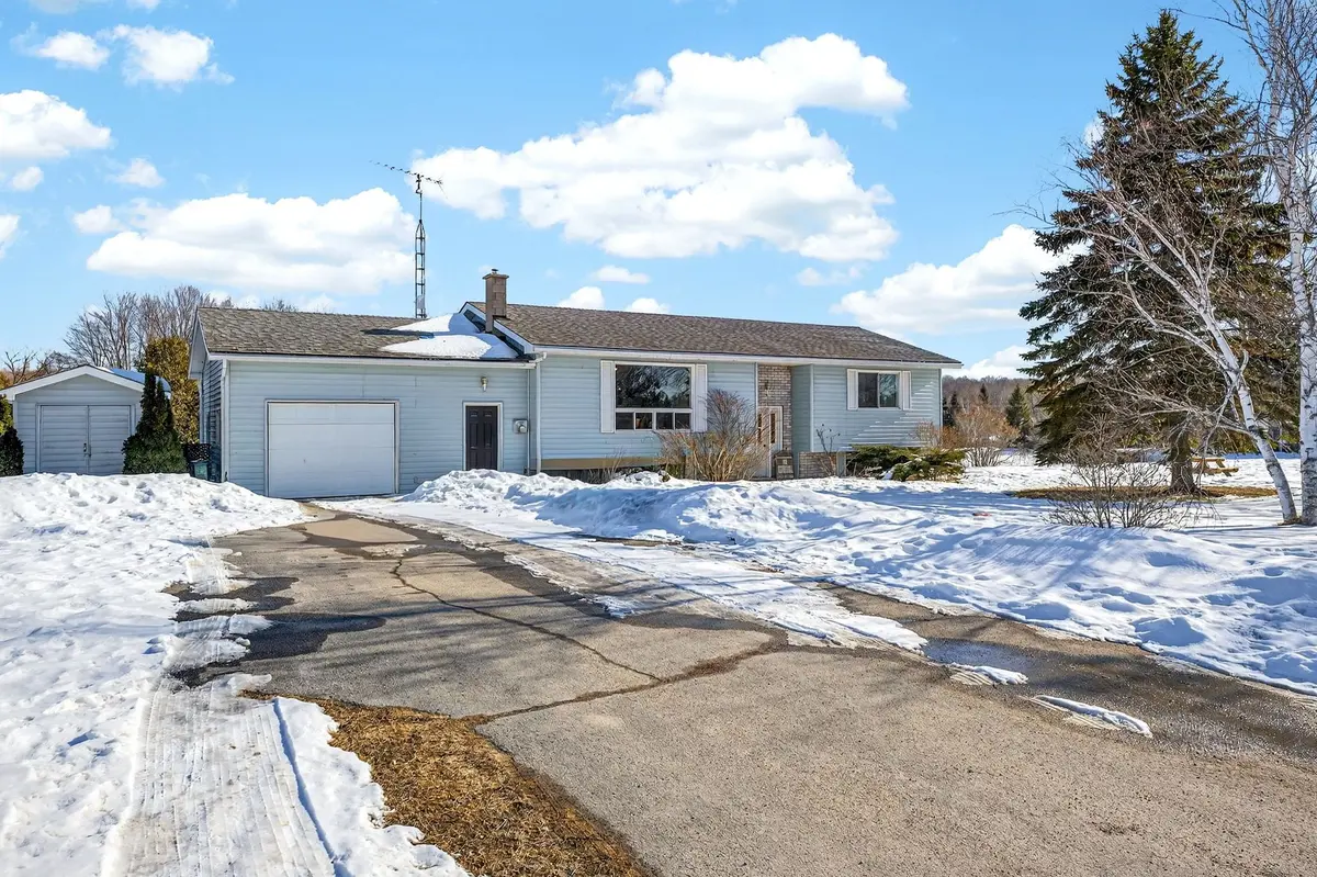 1423 Ridge RD, Prince Edward County, ON K0K 2T0