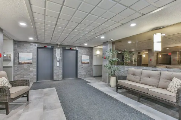 1600 ADELAIDE ST N #1001, London North, ON N5X 3H6