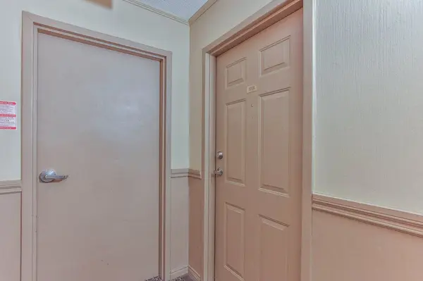 1600 ADELAIDE ST N #1001, London North, ON N5X 3H6