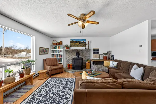 1423 Ridge RD, Prince Edward County, ON K0K 2T0