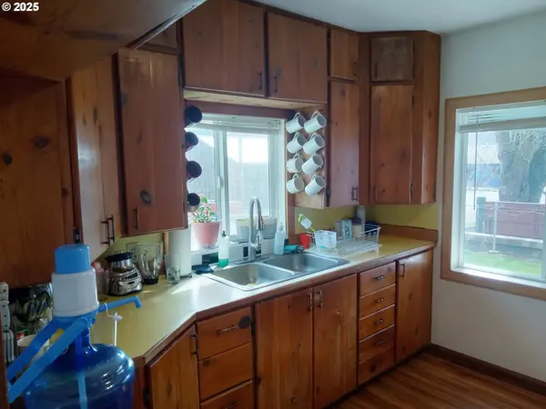 113 N WALNUT ST, Bingen, WA 98605