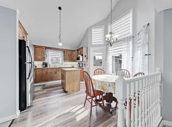 9 Hunters Mews, Okotoks, AB T1S 1M2