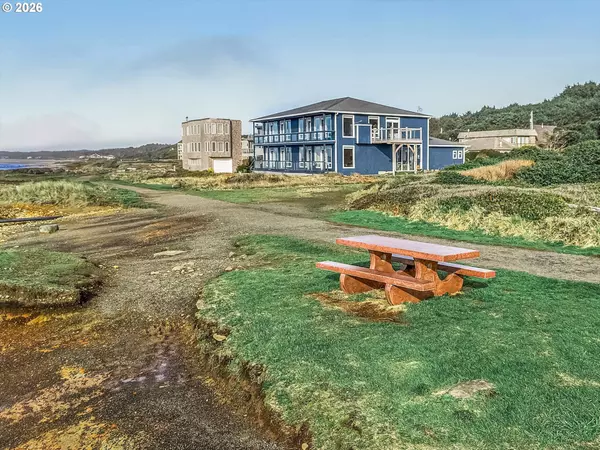 Yachats, OR 97498,635 LEMWICK LN