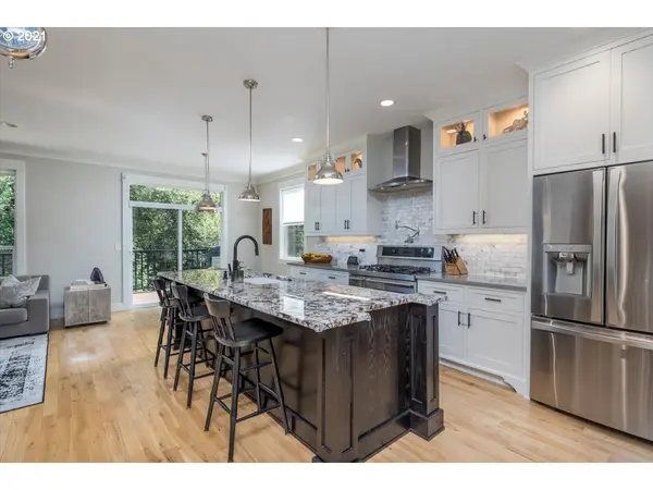 4412 SW SHATTUCK RD, Portland, OR 97221