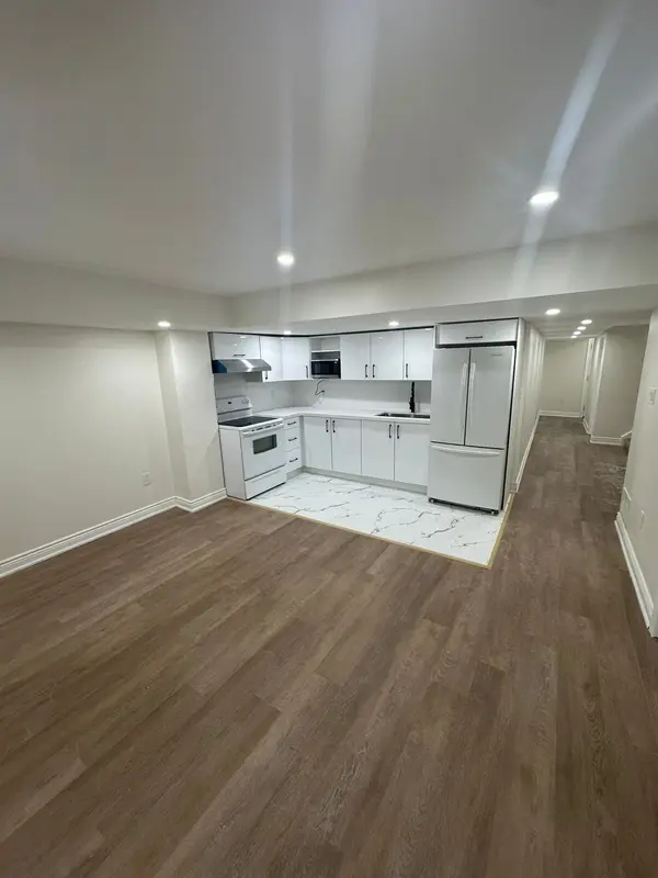 138 Sutherland AVE, Bradford West Gwillimbury, ON L3Z 4H7