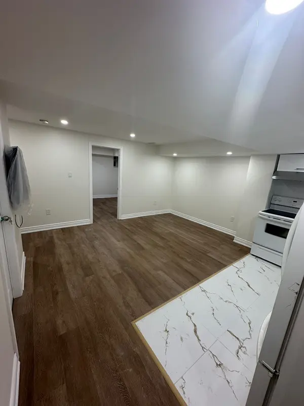 138 Sutherland AVE, Bradford West Gwillimbury, ON L3Z 4H7