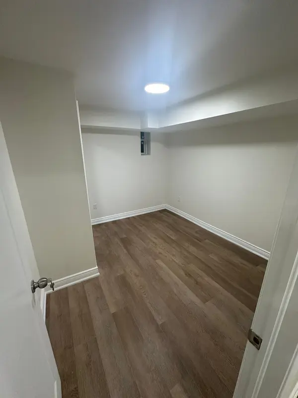 138 Sutherland AVE, Bradford West Gwillimbury, ON L3Z 4H7