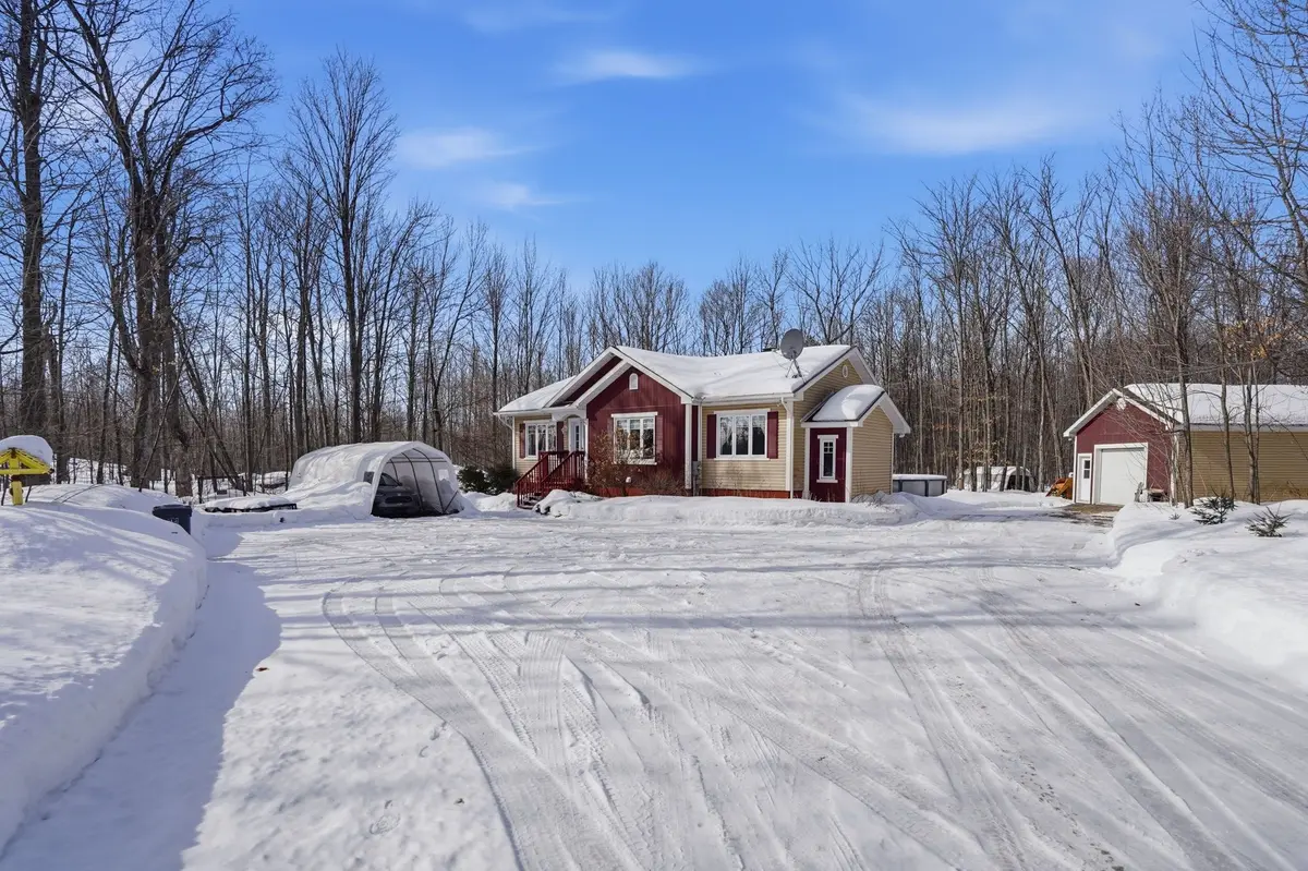 8150 Montee Lemieux RD, East Hawkesbury, ON K0B 1M0