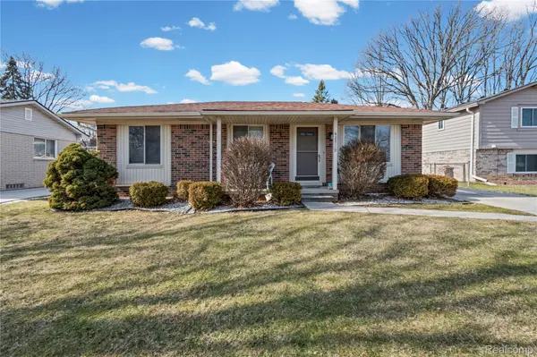 42719 Walker ST, Clinton Charter Township, MI 48038