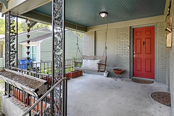 2438 Sharon Street, Dallas, TX 75211