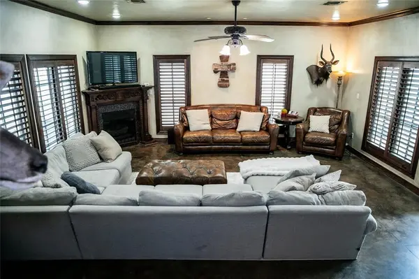 917 East Street, Graham, TX 76450