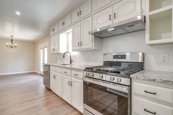 309 Sundown Court, Burleson, TX 76028