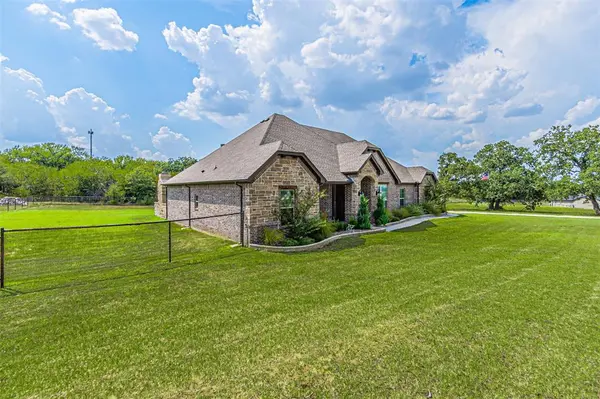 1009 Henry Way, Springtown, TX 76082