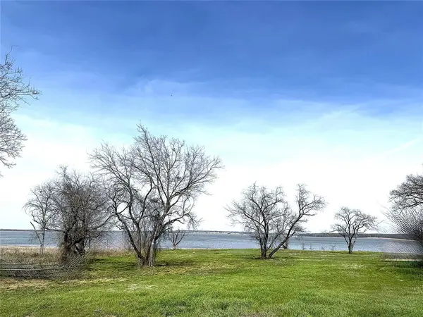 8437 Edgewater Drive, Kemp, TX 75143