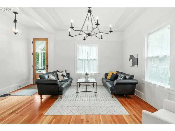 1105 WASHINGTON ST, Oregon City, OR 97045