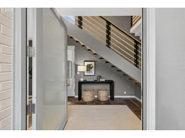 7616 NW THOMPSON RD, Portland, OR 97229