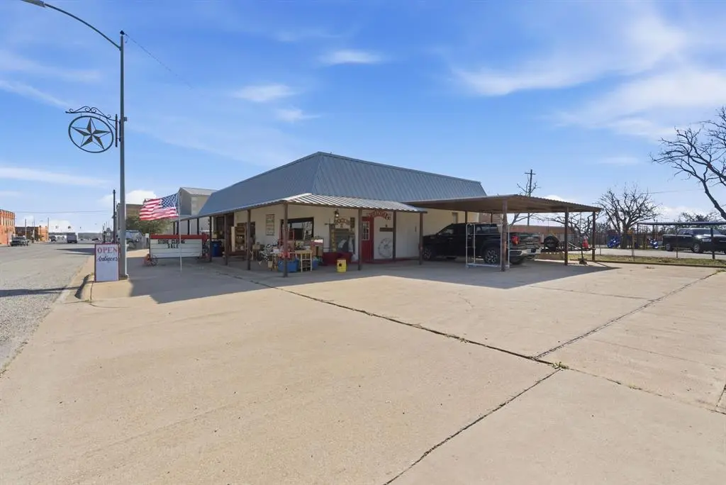 215 W 8th Street, Cisco, TX 76437
