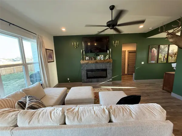 9221 Parkview Circle, Tolar, TX 76476