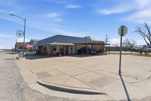 215 W 8th Street, Cisco, TX 76437