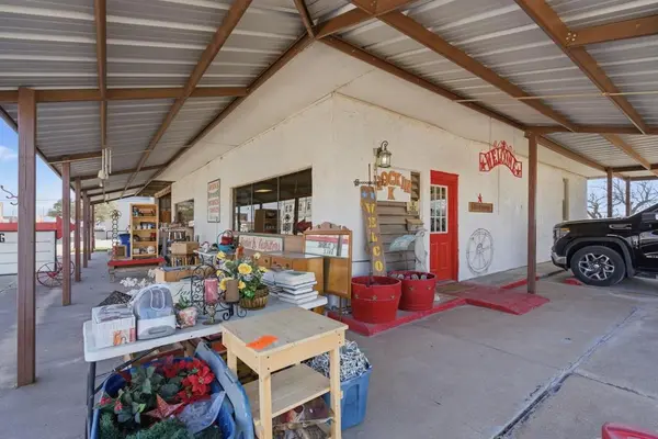 215 W 8th Street, Cisco, TX 76437