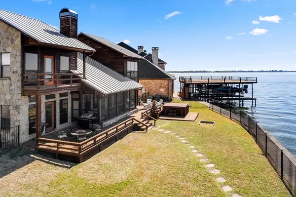 210 Hide A Way Drive, Mabank, TX 75156