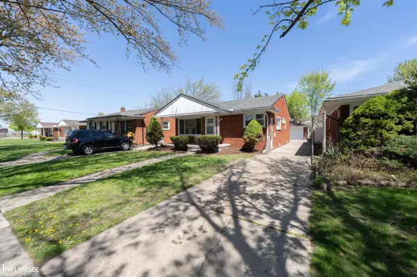 19637 Country Club DR, Harper Woods, MI 48225