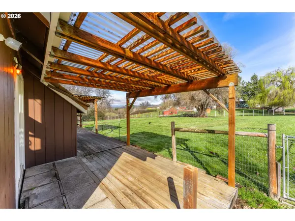 200 SIERRA DR, Eagle Point, OR 97524