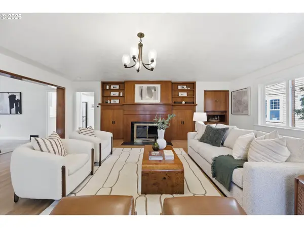 2425 NE 40TH AVE, Portland, OR 97212