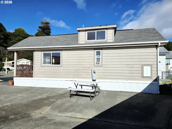 16219 LOWER HARBOR RD #18, Brookings, OR 97415