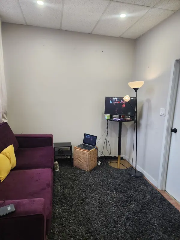 425 Jane ST #11, Toronto W02, ON M6S 3Z7