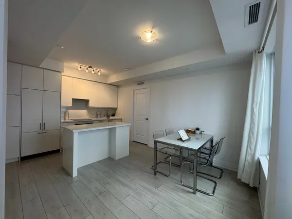 30 Elm DR W #2208, Mississauga, ON L5B 0N6