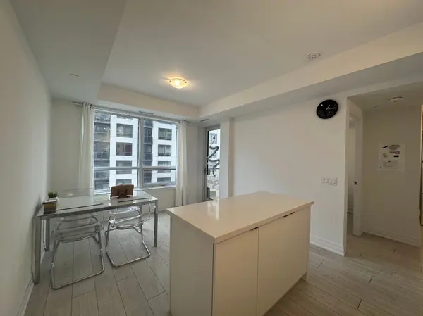 30 Elm DR W #2208, Mississauga, ON L5B 0N6