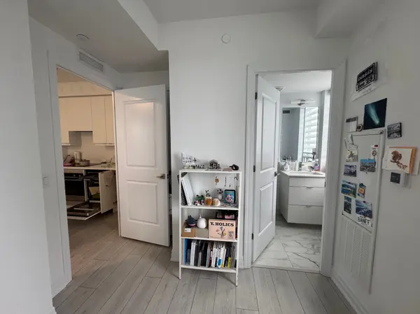 30 Elm DR W #2208, Mississauga, ON L5B 0N6