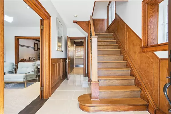 Toronto W02, ON M6P 2W9,181 Clendenan AVE