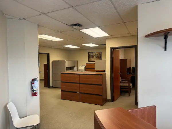 102 Lakeshore RD E, Oakville, ON L6J 2Z4