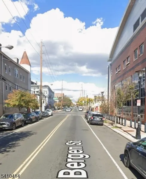 677 Bergen St #2, Newark City, NJ 07108