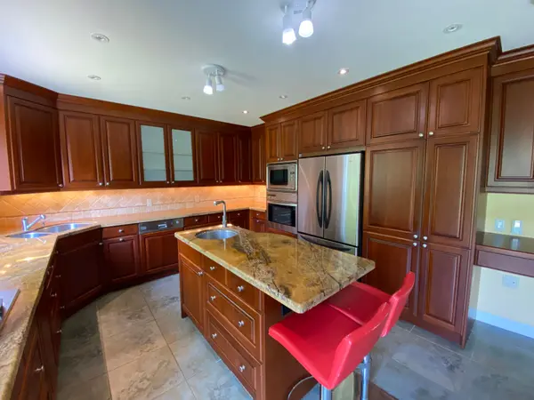 108 Old Colony RD, Toronto C12, ON M2L 2K2