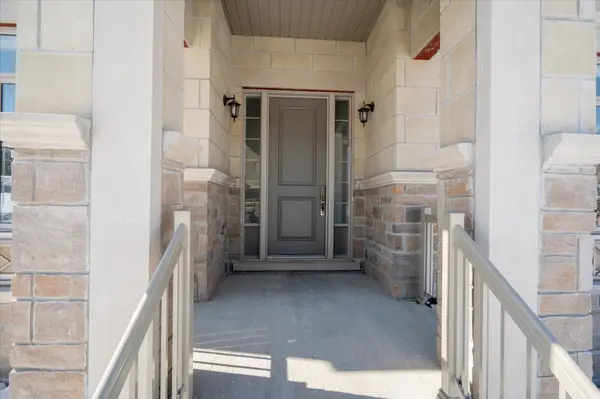 6 Dennis Reed CT, Aurora, ON L4G 4A5