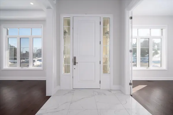 6 Dennis Reed CT, Aurora, ON L4G 4A5