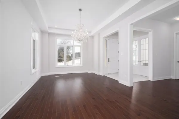 6 Dennis Reed CT, Aurora, ON L4G 4A5