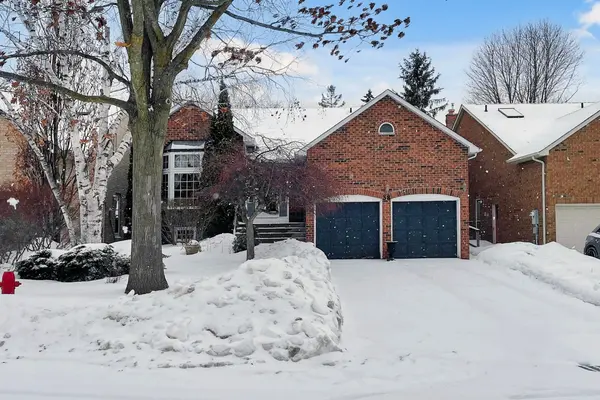 38 Gilbank DR, Aurora, ON L4G 5G5