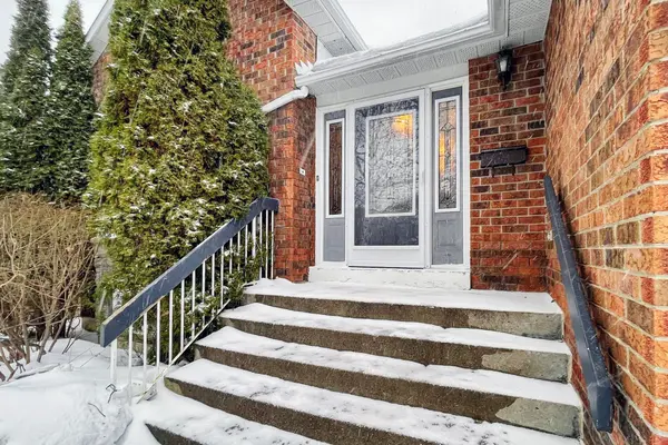 38 Gilbank DR, Aurora, ON L4G 5G5